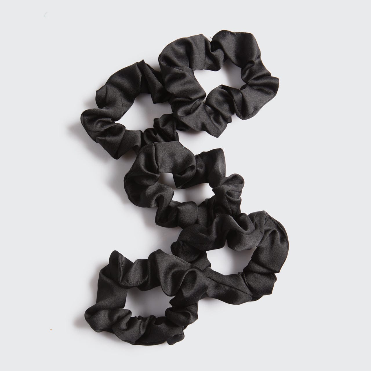 ✨ Must Have | Black Satin Sleep Scrunchies 5pc Set - 60% Off - Image 2