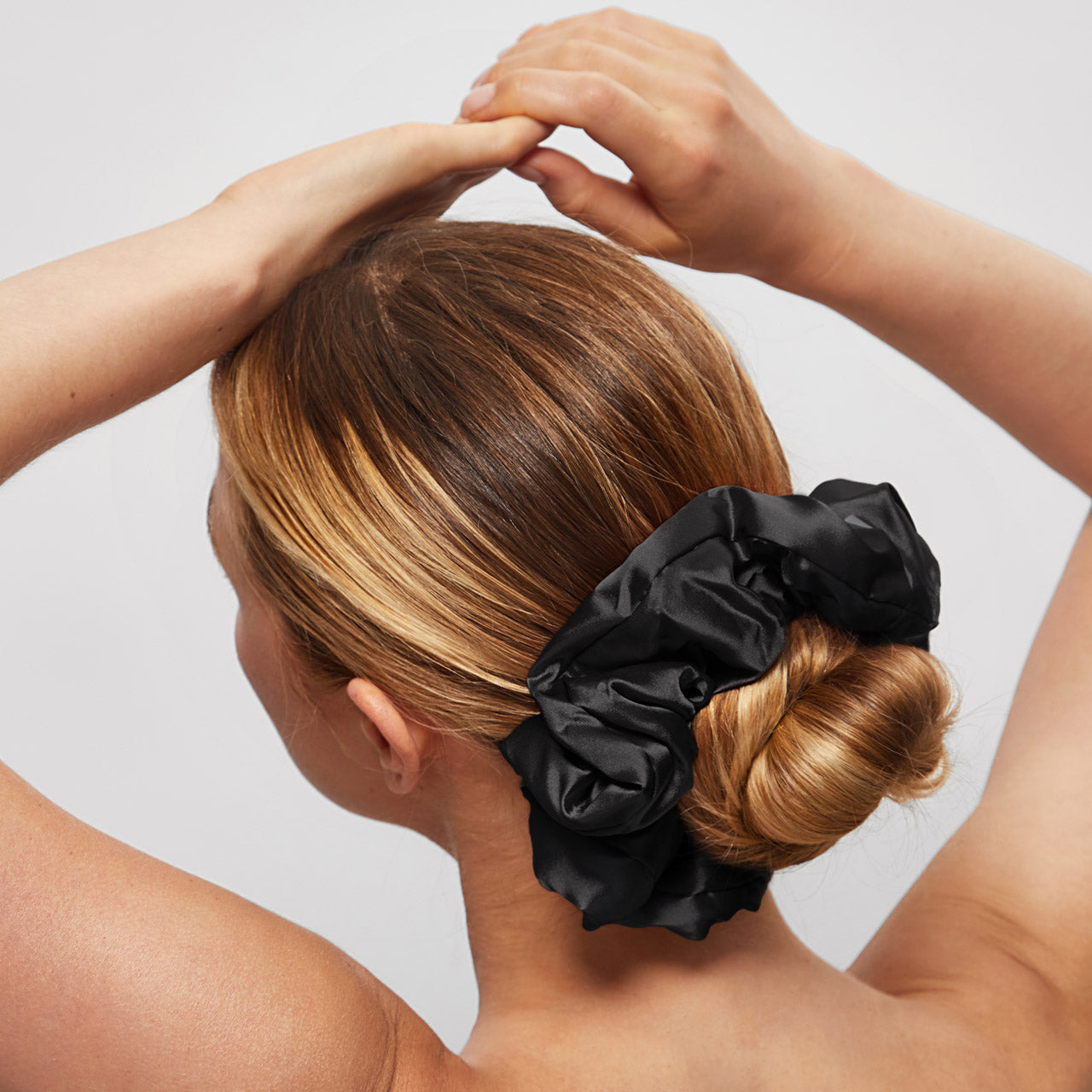 ๐ Premium | Black Satin Pillow Scrunchies - Fast Delivery - Image 2