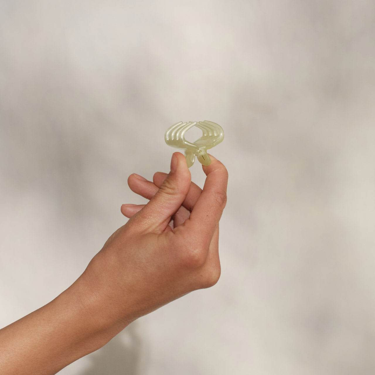 ✨ Must Have | Pearlized Cream & Butter Yellow Jelly Cloud Clips - Mini - Fast Delivery - Image 4