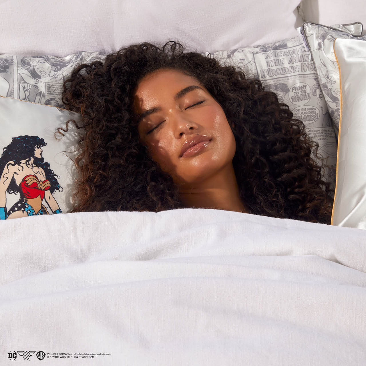 ⭐ Top Rated | Kitsch x Wonder Woman Satin Pillowcase in Comic Print - Special Deal Today - Image 2