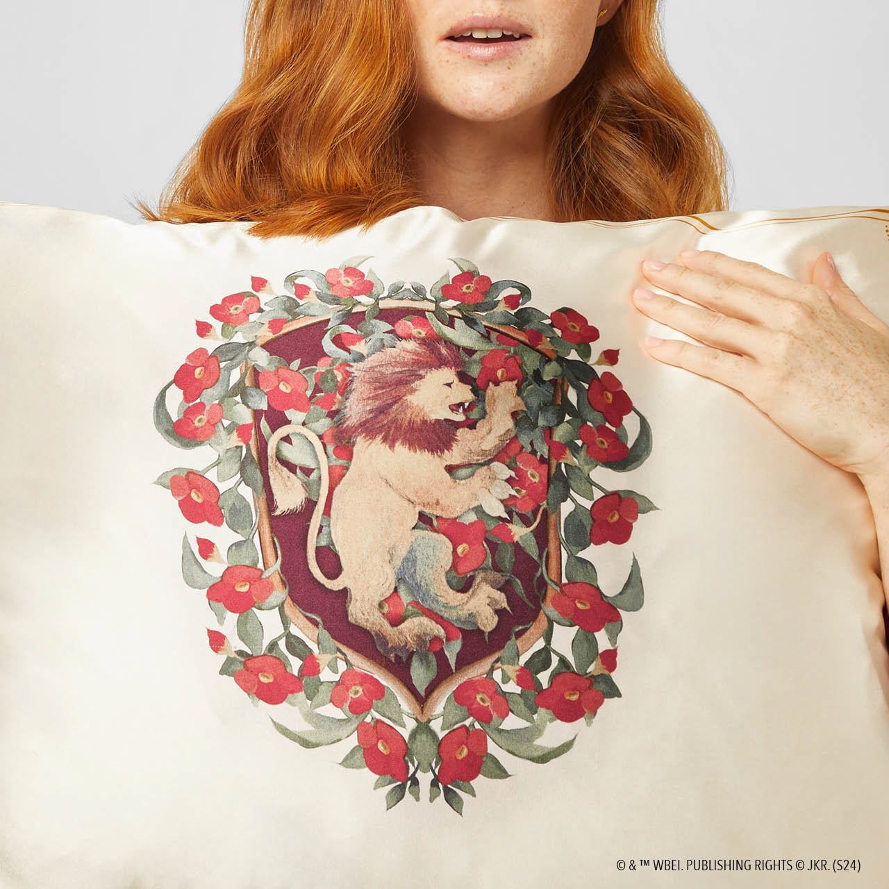 ⭐ Top Rated | Kitsch x Harry Potter Satin Pillowcase in Gryffindor - Free Shipping - Image 5