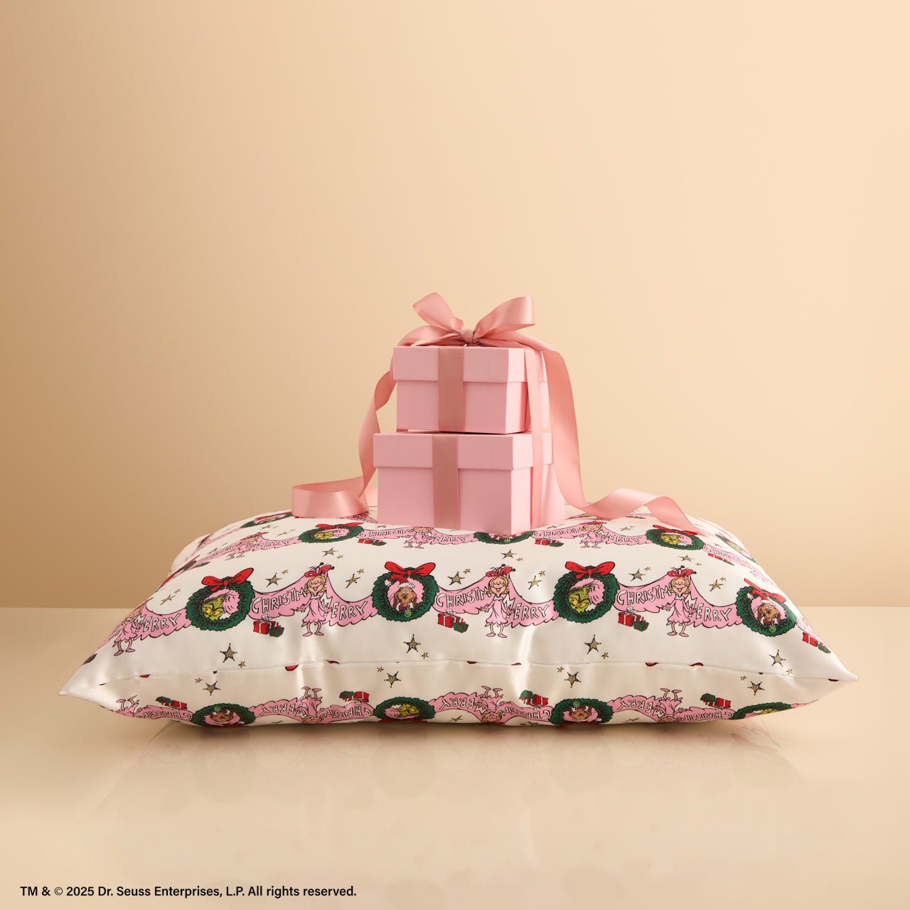 ✨ Must Have | The Grinch x Kitsch Satin Pillowcase in Cindy Lou Who - Special Deal Today - Image 2