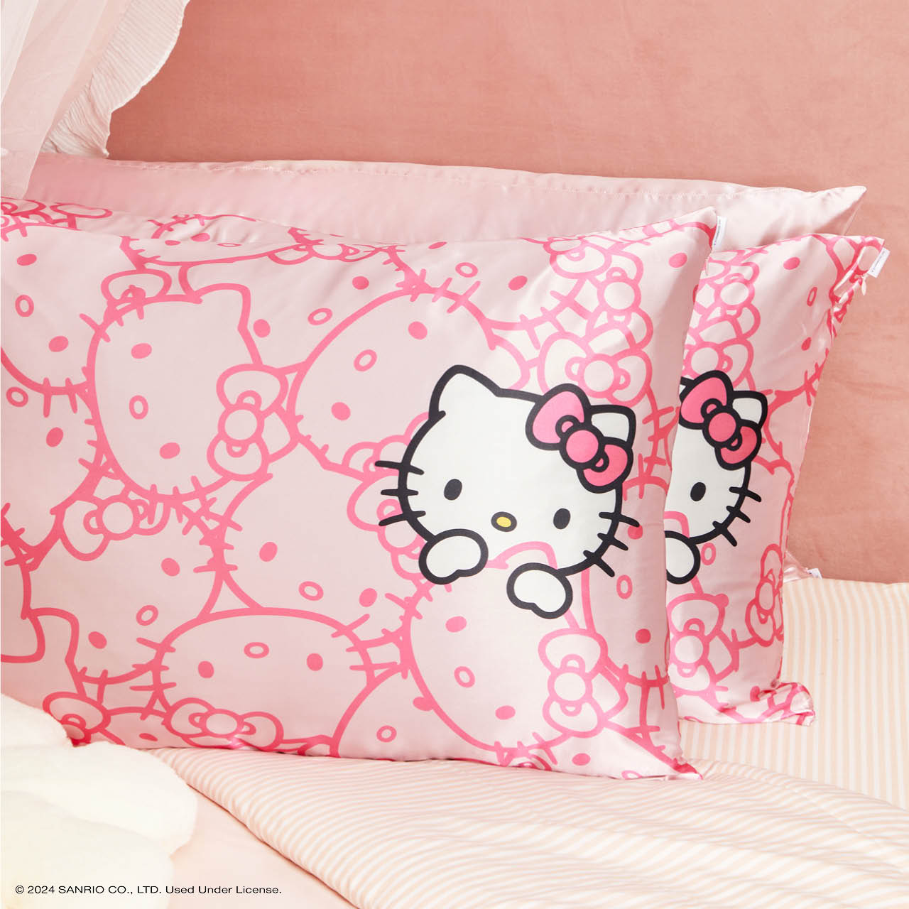 ⏳ Limited Edition | Kitsch x Hello Kitty Satin Pillowcase in Pink Hello Kitty Faces - King - Premium Quality - Image 3